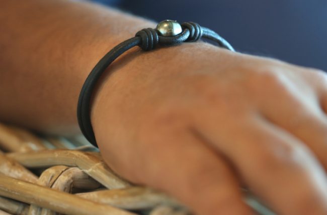 Tahitian Pearl Jewelry, Tahitan Pearls, Tahiti, Luxury Pearl Jewelry, Pearl Ring, Pearl Bracelet, Pearl Earrings, Pearl Necklace, Pearl Diamond , His Hinerava collection, Man jewelry, Tahitian pearls for men, One Pearl Black Leather Bracelet