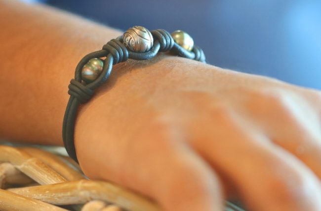 Three Pearls Black Leather Bracelet, Tahitian Pearl Jewelry, Tahitan Pearls, Tahiti, Luxury Pearl Jewelry, Pearl Ring, Pearl Bracelet, Pearl Earrings, Pearl Necklace, Pearl Diamond , His Hinerava collection, Man jewelry, Tahitian pearls for men,